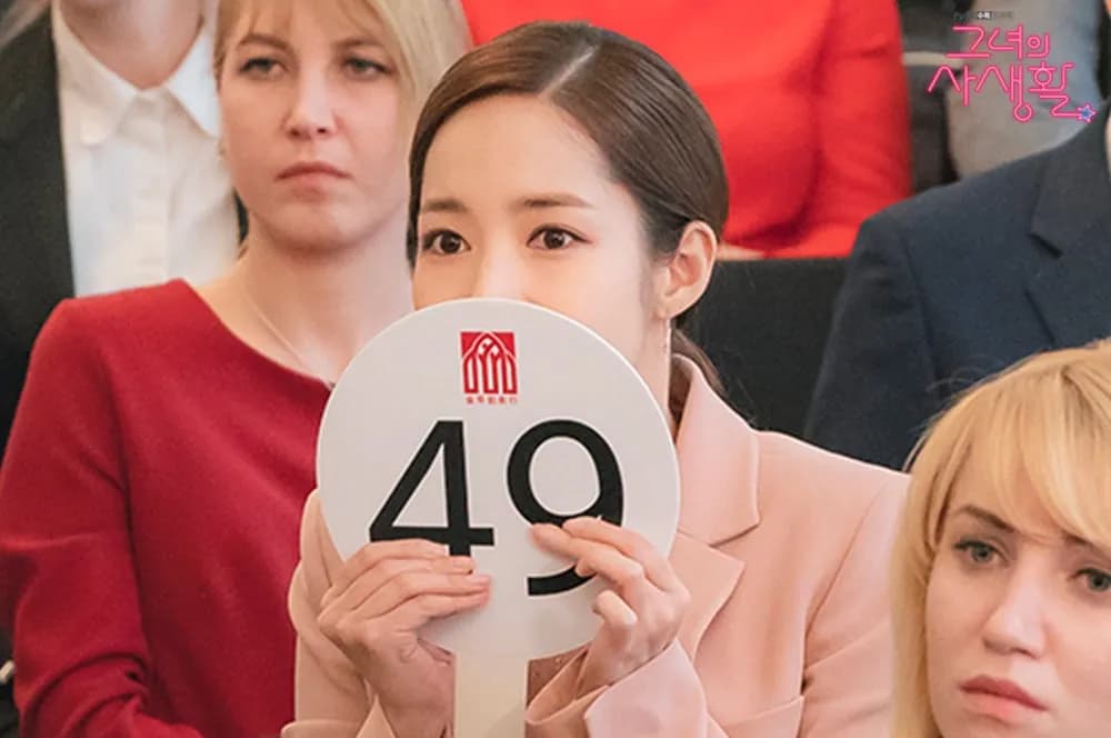 Park Min-young as curator Sung Dokmi in Her Private Life